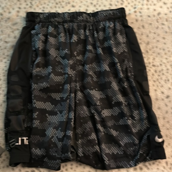 Large Nike shorts plus 2 free shorts all size large - Picture 5 of 6